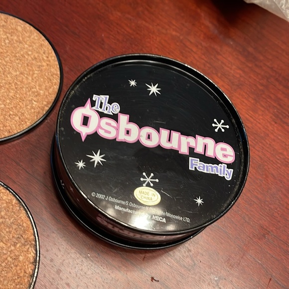 🔴or🌼COASTERS- CLASSIC THROW BACK THE OSBOURNE FAMILY-4 Coaters with storage tin - Picture 3 of 7